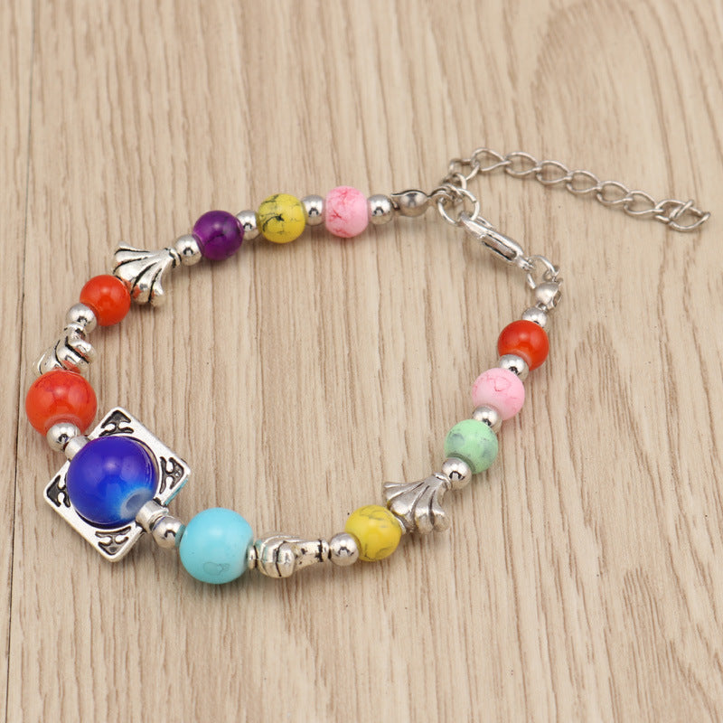 Pulsera de metal con cuentas de colores