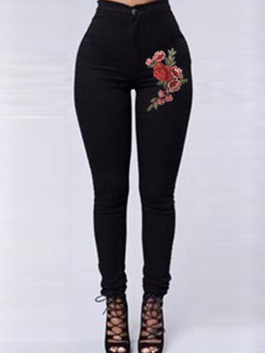 Bordado floral vermelho jeans skinny