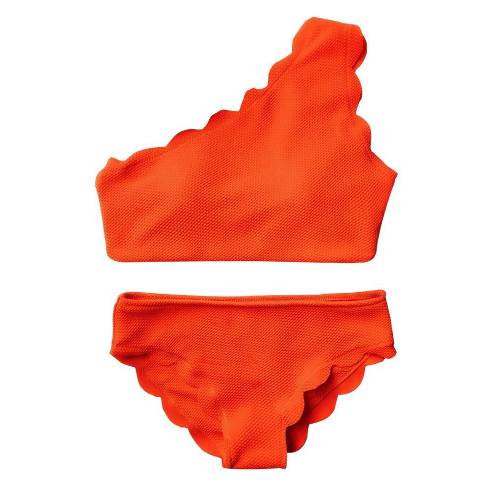 Un ensemble de bikini festoné de dames d'épaule