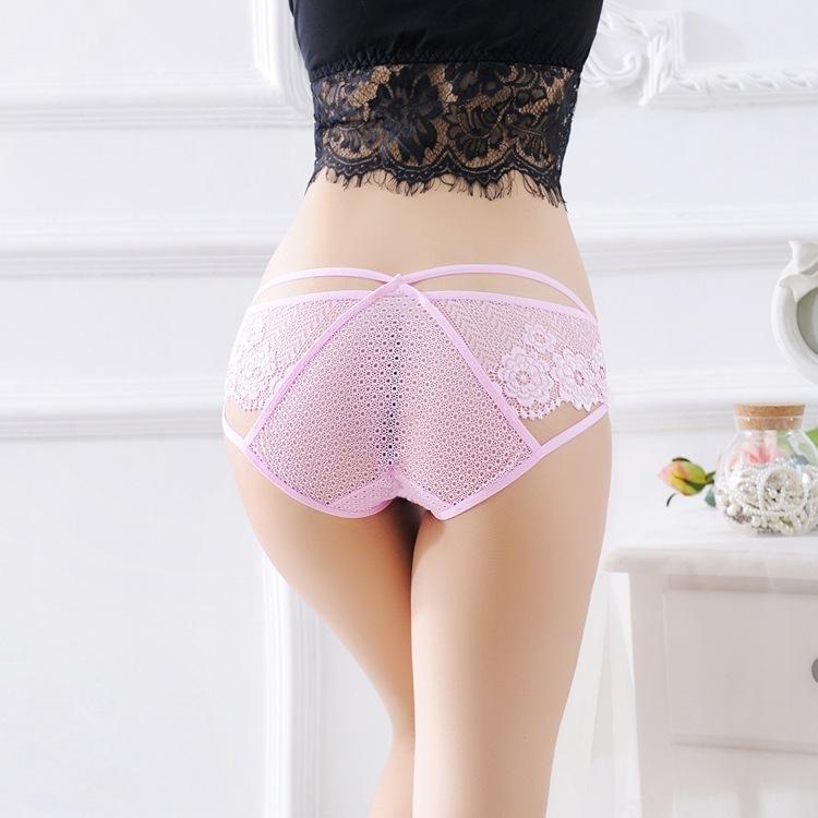 Panty alla cinghia del pizzo per occhiello Peekaboo