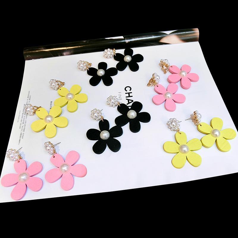 Pink Pearl Daisy Flower Earrings